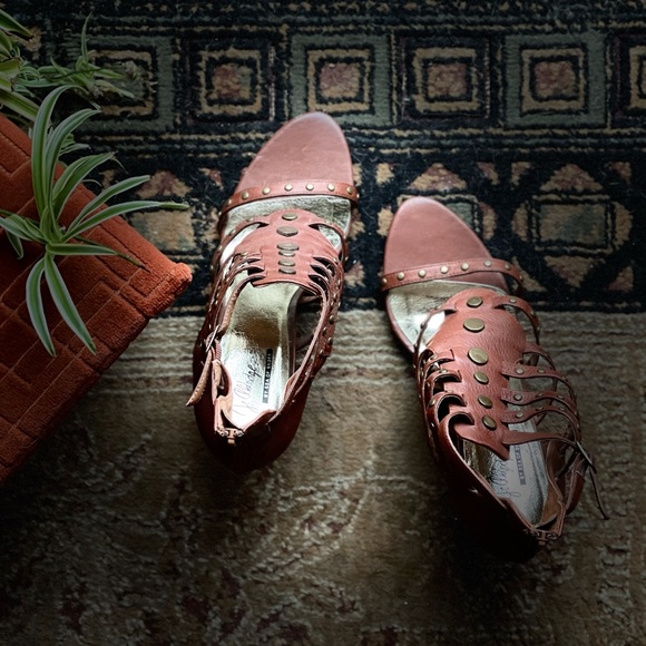 π3/$45π! Gladiator Heels π§‘ - Picture 4 of 9